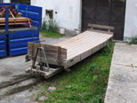 Dřevěný plošinový vůz